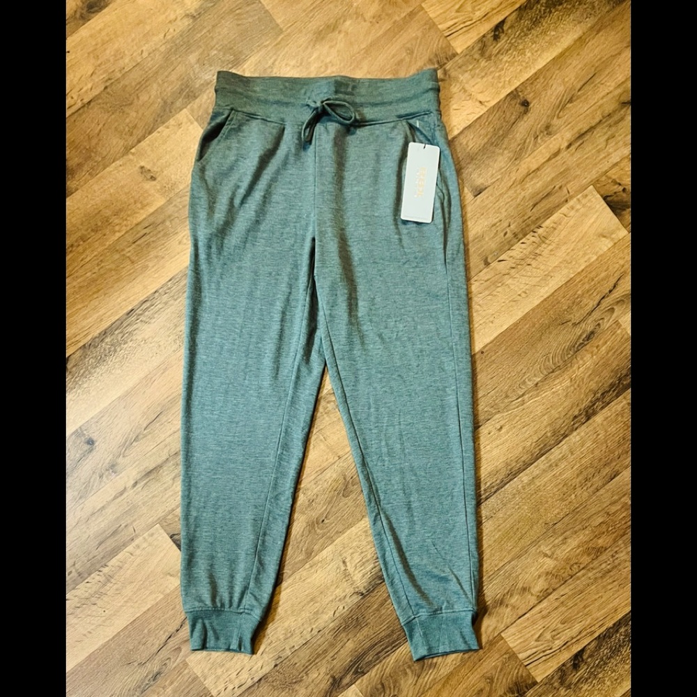 NWT Lightweight Olive Green RBX joggers